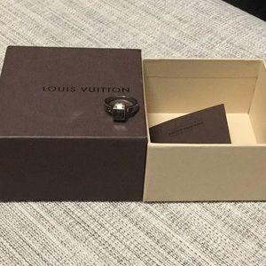 - Louis Vuitton Ring